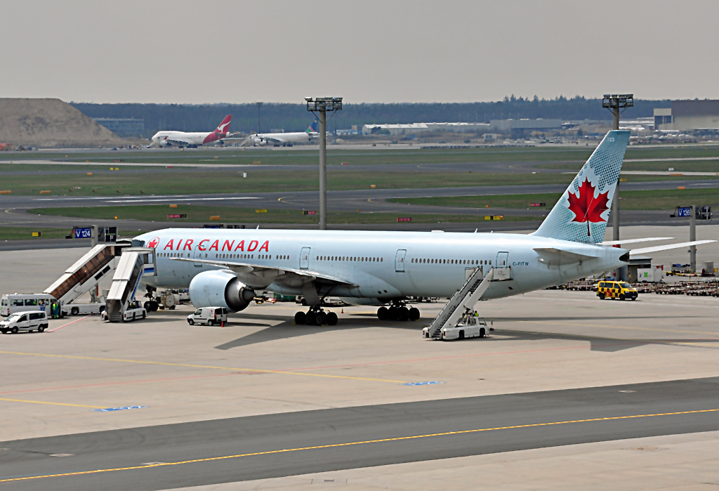 B 777-333 C-FITW Air Canada in FRA - 14.04.2012