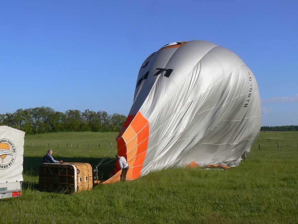 Ballon-Tours D-OBTN kurz nach unserer Landung in Klosterdorf bei Strausberg am 05.06.2010