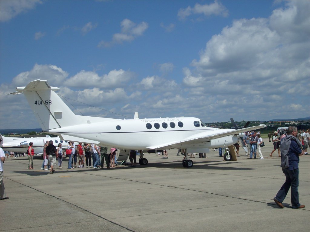 Beechcraft C-12U - 84-00158 - United States Army

aufgenommen am 29. Juni 2008 whrend des Tag der offenen Tr auf dem Wiesbaden Army Air Field