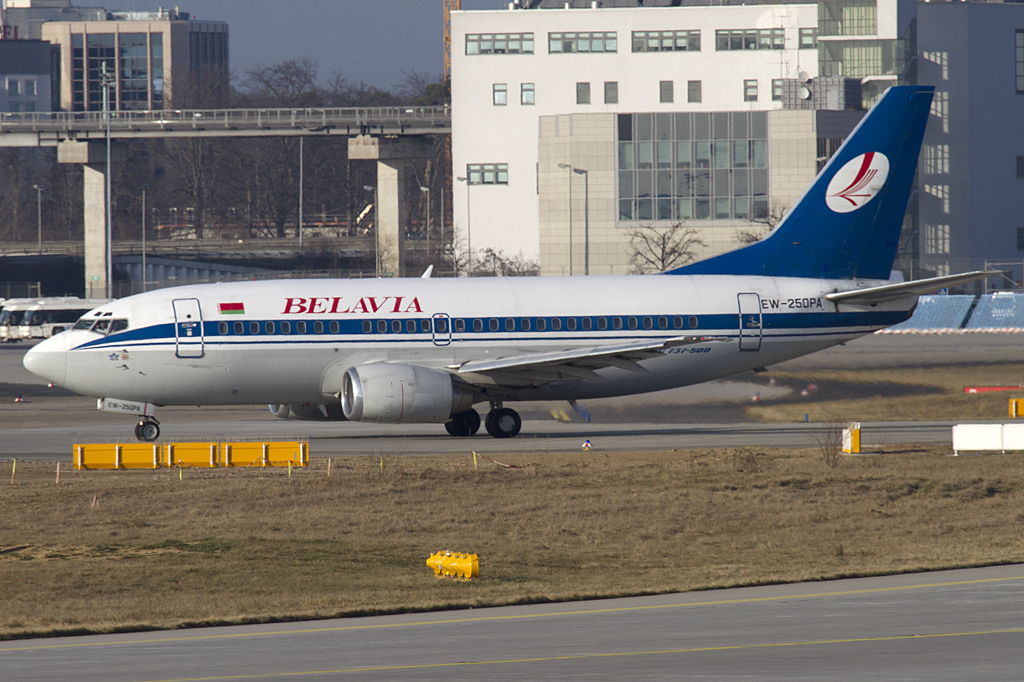 Belavia, EW-250PA, Boeing, B737-524, 09.02.2011, FRA, Frankfurt, Germany 





