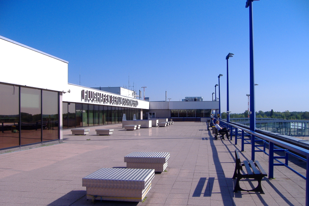 Besucherterrasse des Flughafens Schnefeld in Berlin (08.09.09)