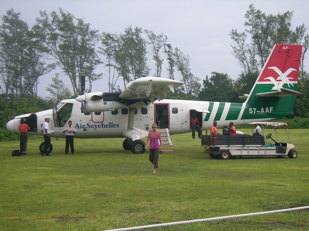 'Bird Island' - Seychellen - DHC-6 Twin Otter - S7-AAF -

aufgenommen am 26.12.2007