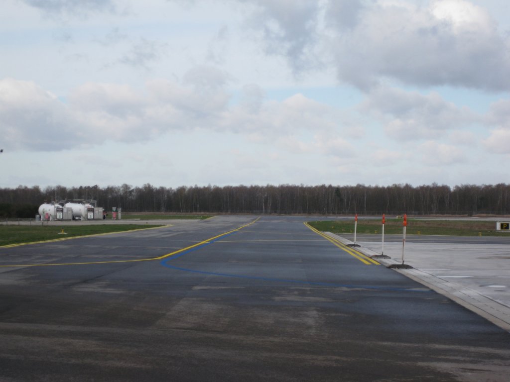 Blick auf die neue Landebahn (Baden-Airpark, 1. April 2010)