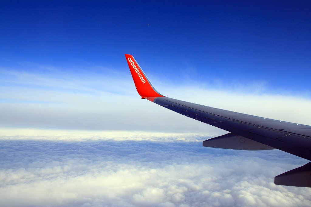 Blick aus der Air Berlin-Boeing 737-700 D-AHXB auf schne wolken am 16.08.2010