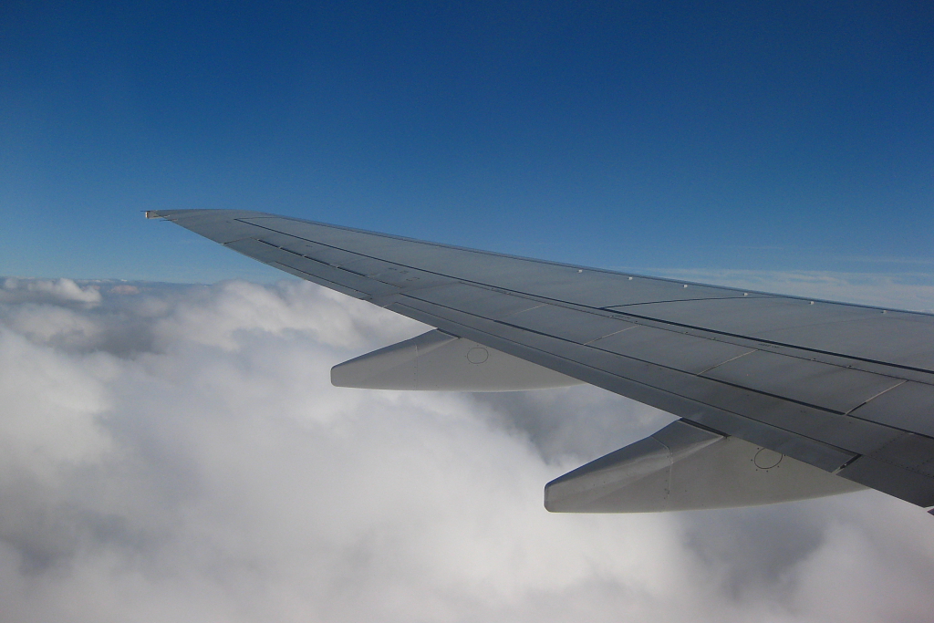 Blick aus einer Air Berlin-Boeing 737-700 auf Wolken in 10.000m Hhe (19.08.10)