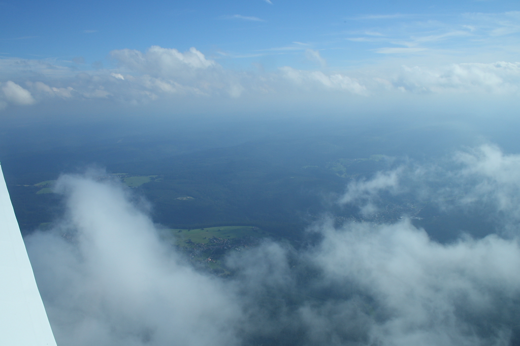 Blick aus der Sportavia RF-5 des Flugsportverein Karlsruhe auf Wolken (05.09.10)