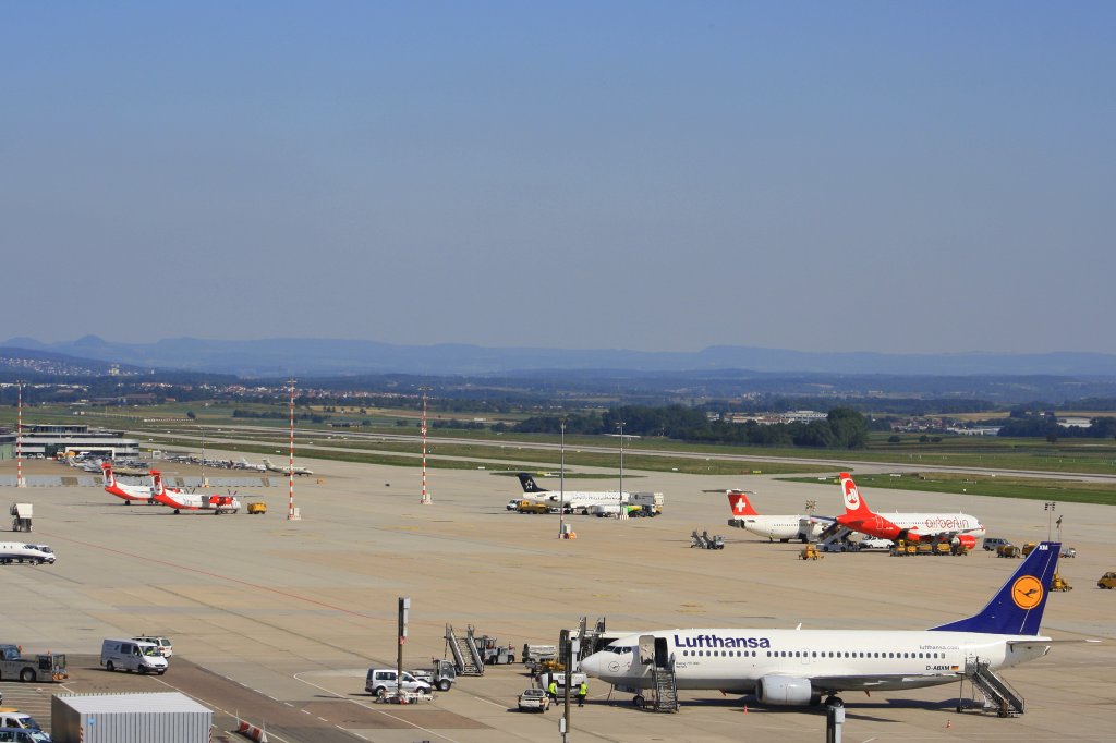 Blick von der Besucherterasse des Stuttgarter Flughafens aus auf das Vorfeld (06.09.2010)