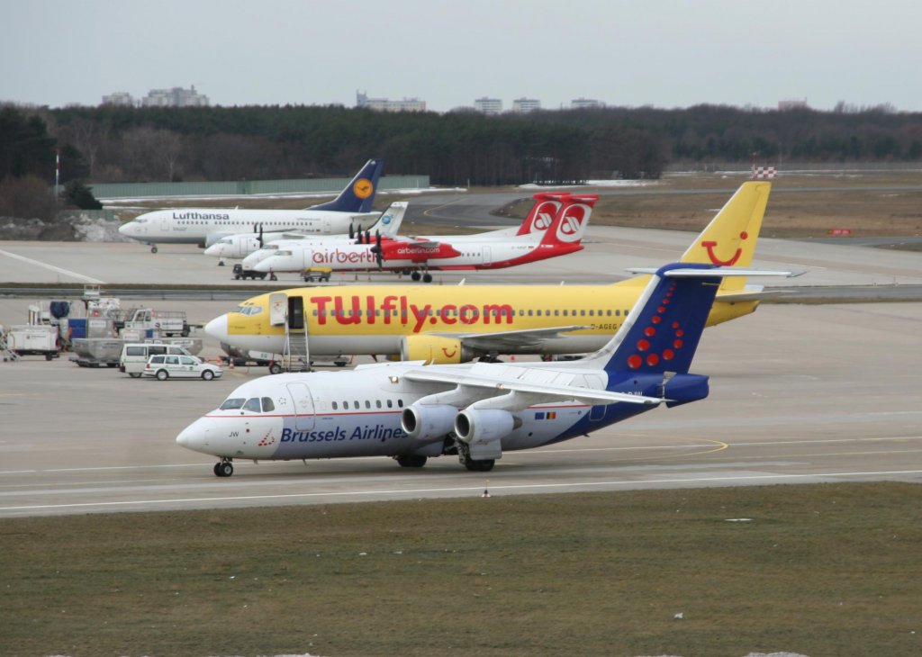 Blick von der Besucherterrasse des Flughafens Berlin-Tegel am 27.02.2010
