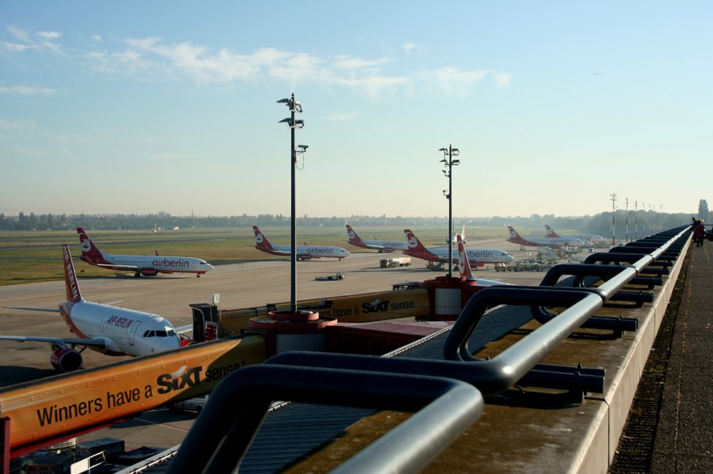 Blick von der Besucherterrasse des Flughafens Berlin-Tegel am 01.10.2011