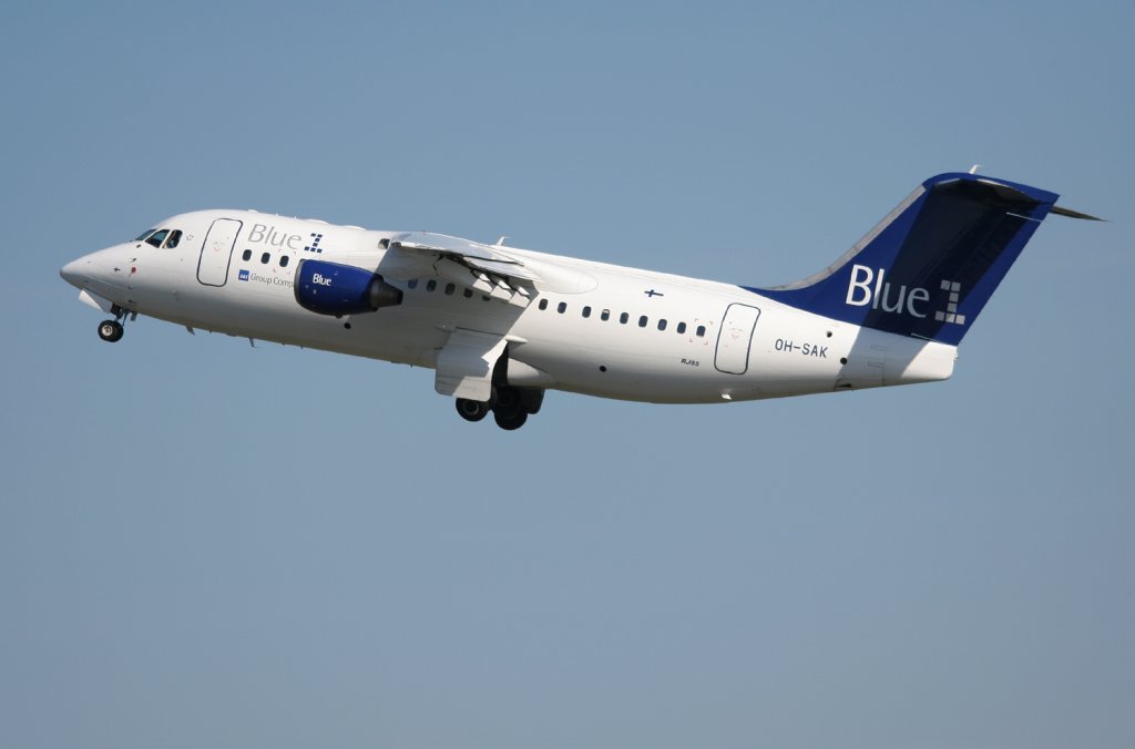 Blue 1 Avro Regjet RJ85 OH-SAK beim Start in Berlin-Tegel am 21.08.2010