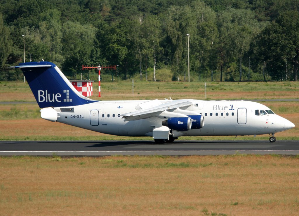 Blue 1 Avro Regjet RJ85 OH-SAL nach der Landung in Berlin-Tegel am 02.06.2011
