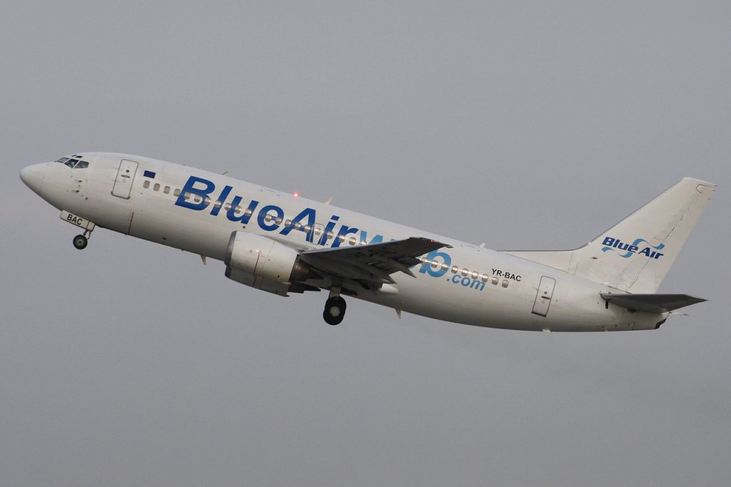 Blue Air 
Boeing 737-377
YR-BAC
STR Stuttgart [Echterdingen], Germany
12.02.11