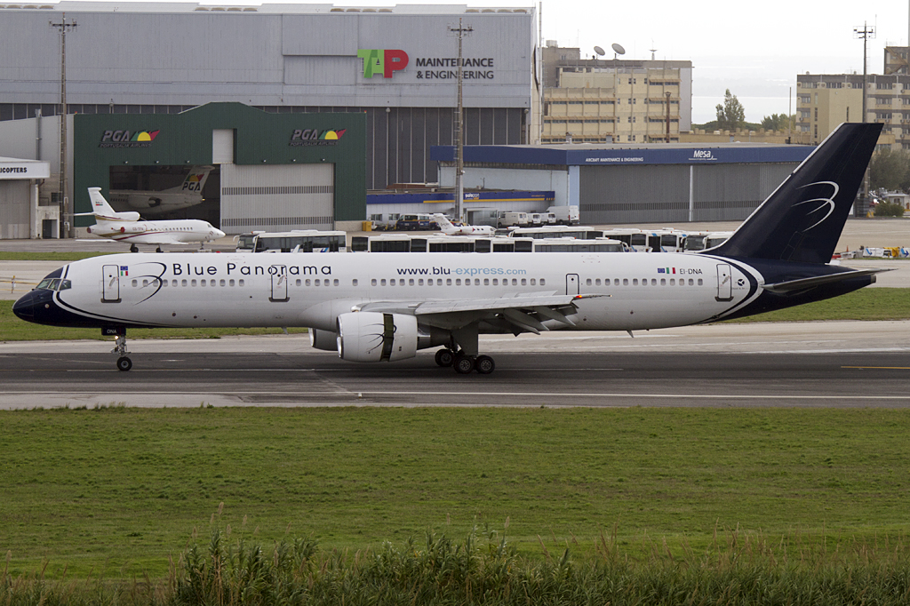 Blue Panorama, EI-DNA, Boeing, B767-231, 01.11.2010, LIS, Lissabon, Portugal 



