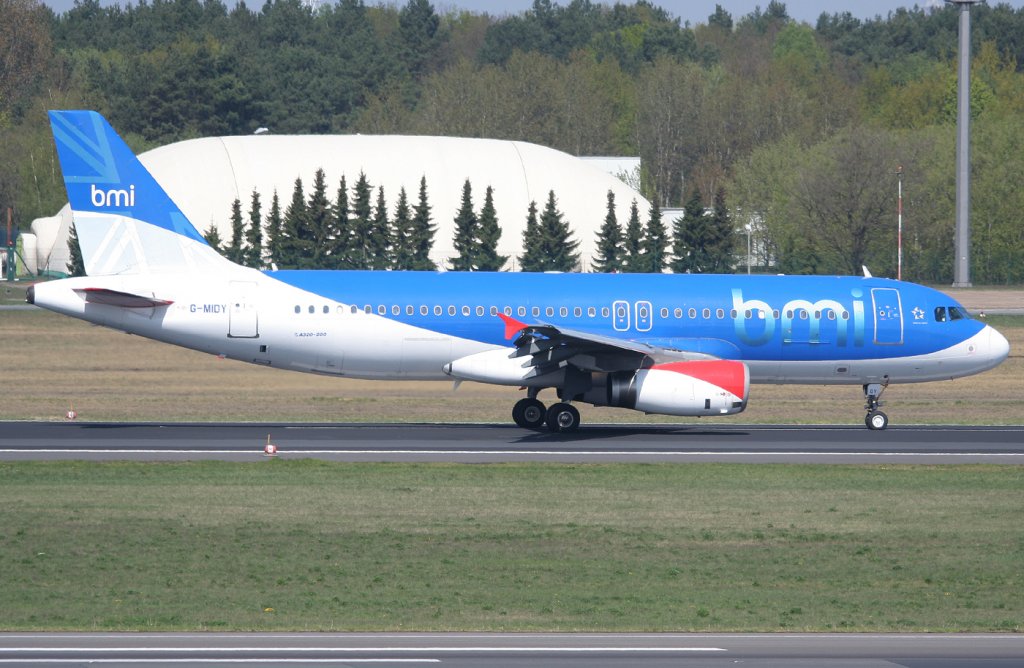 BMI A 320-214 G-MIDY nach der Landung in Berlin-Tegel am 21.04.2011