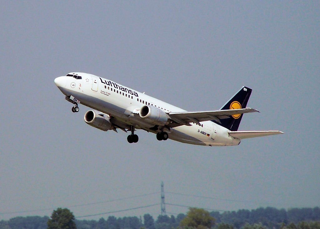 Boeing 737-300 der Lufthansa ( D-ABEH ) nach dem Start in Dsseldorf - 08.09.2005