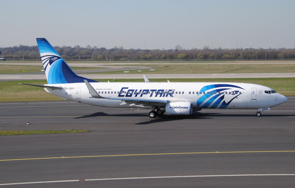 Boeing 737-800 SU-GDY der EgyptAir am 20.03.2011 am Dsseldorfer Flughafen