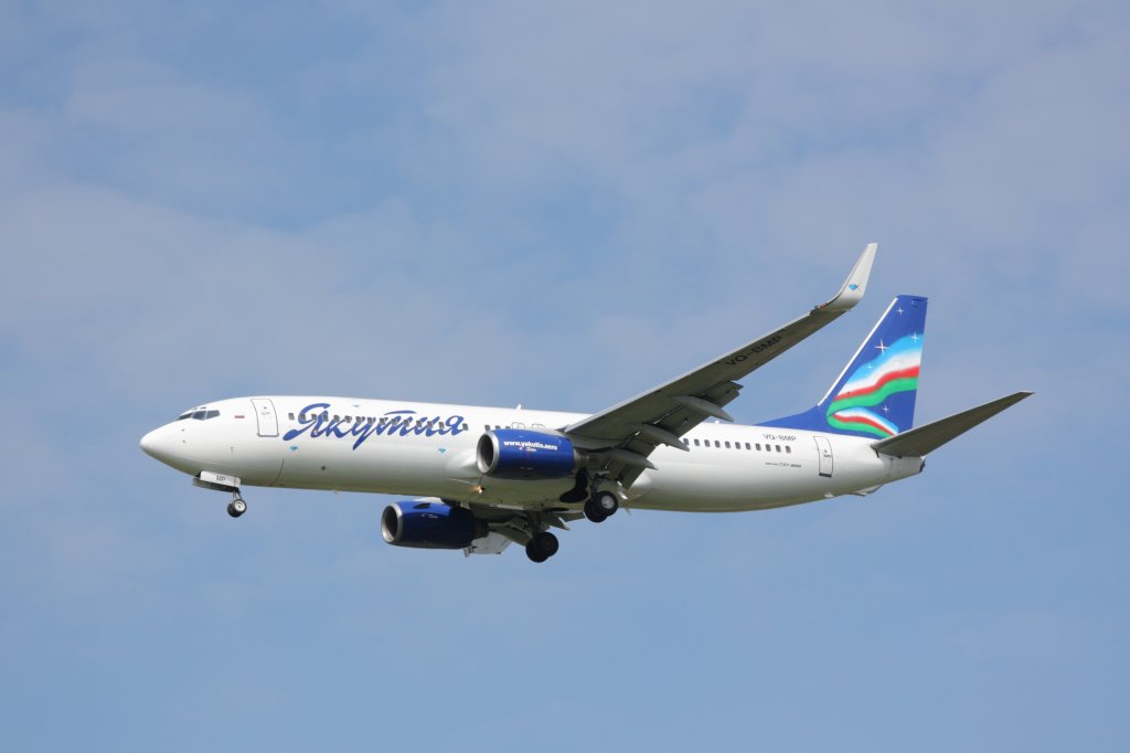 Boeing 737-800 (VQ-BMP) der Yakutia aus Moskau-Vnukowo im Landeanflug auf Dresden. Fotografiert am 17.04.2011. 