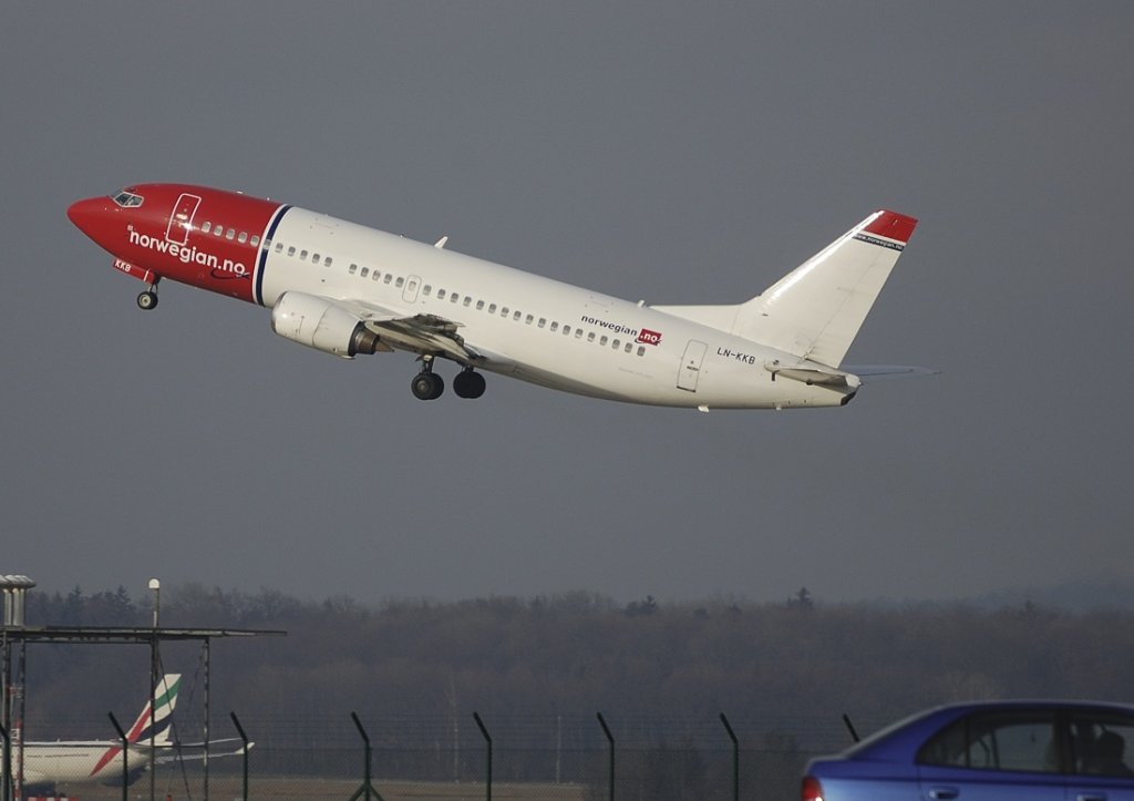 Boeing 737 der Norwegian nach dem Start auf dem Flughafen Zrich am 15.01.08