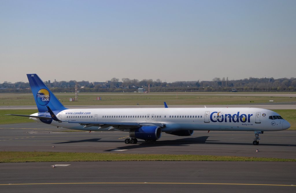 Boeing 757-300 D-ABOB von Condor mit Snoopy und Woodstock im Condor Schriftzug am 20.03.2011 am Dsseldorfer Flughafen