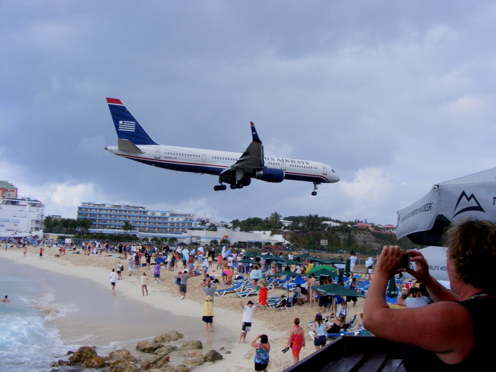 Boeing 757 N201UU von US Airways im Endteil des Princess Juliana International Airports (SXM) auf St.Maarten am 5.3.2013