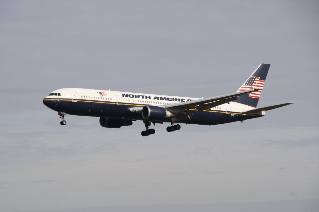 Boeing 767-306(ER) - N765NA - North American Airlines

vor der Landung auf der Air Base Ramstein am 21. Oktober 2009