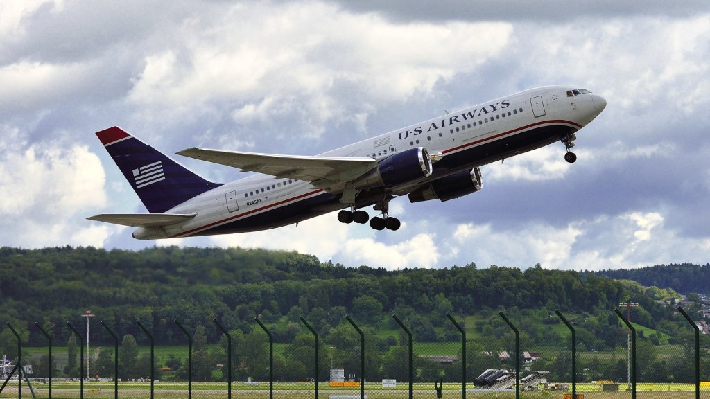 Boeing 767 nach dem Start am 9.08.2011 vom Flugplatz Zrich