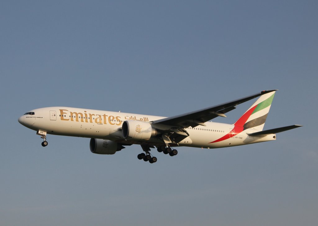 Boeing 777-200LA Emirates A6-EWB_