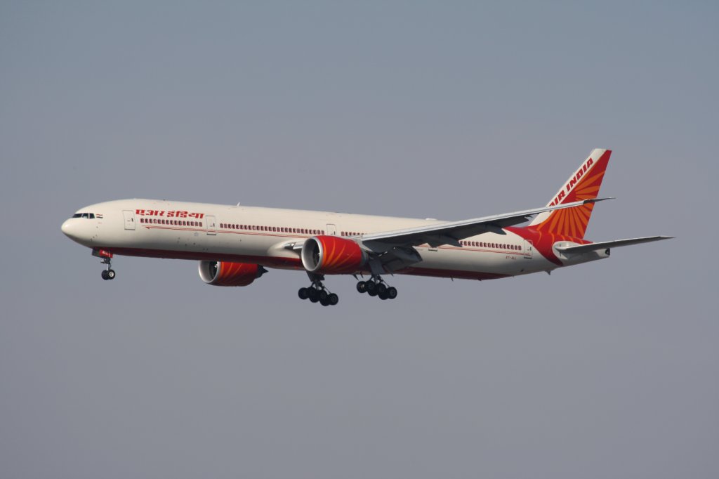 Boeing 777-337(ER) - VT-ALL - Air India

im Landeanflug auf Frankfurt/Main am 21. Mrz 2009