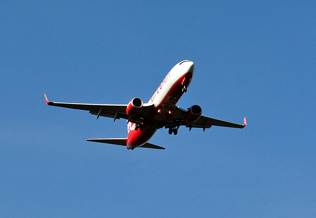 Boeing B 737-86J D-AIPU der Air Berlin, beim Anflug auf EDDK (Kln-Bonn) - 21.10.2011