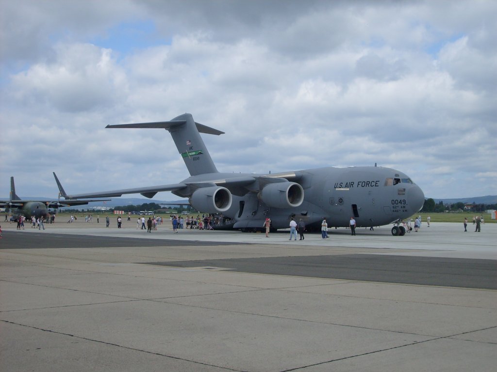 Boeing C-17A Globemaster III - AF 98-0049 - United States Air Force

aufgenommen am 29. Juni 2008 whrend des Tag der offenen Tr auf dem Wiesbaden Army Air Field