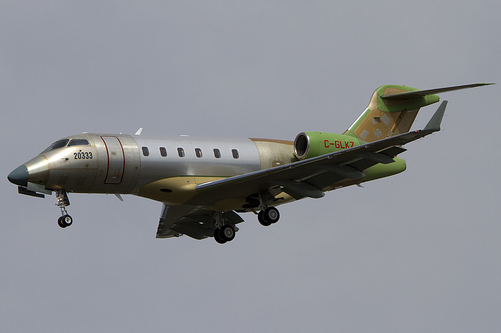 Bombardier, C-GLKZ, Bombardier, CL-100-1A10 Challenger 300,  25.08.2011, YUL, Montreal, Canada


