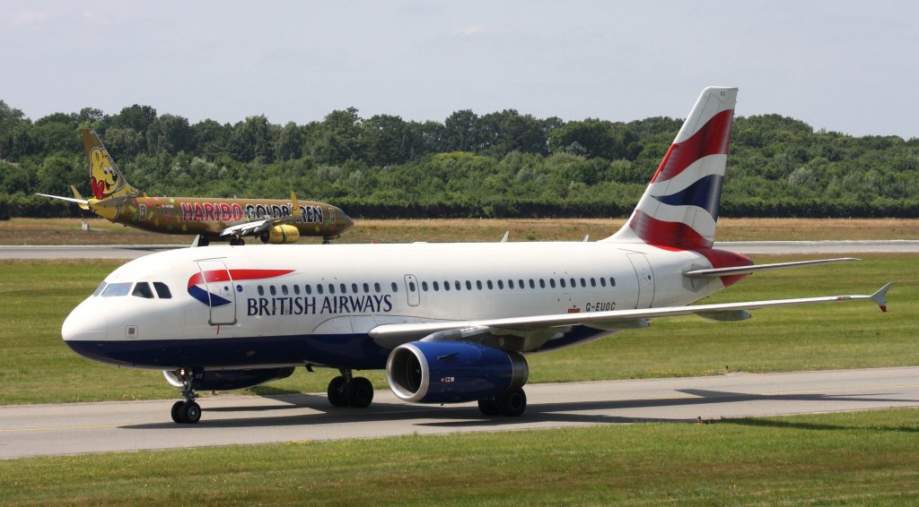 British Airlines,G-EUOC,(c/n1537),Airbus A319-131,12.07.2013,HAM-EDDH,Hamburg,Germany,(hinten landet TUIfly,D-ATUD,Bemalung-Goldbren