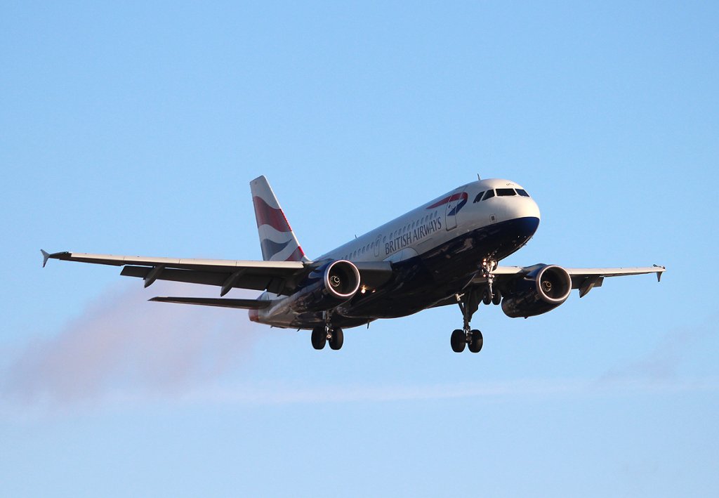 British Airways A 319-131 G-EUOA bei der Landung in Berlin-Tegel am 01.03.2013