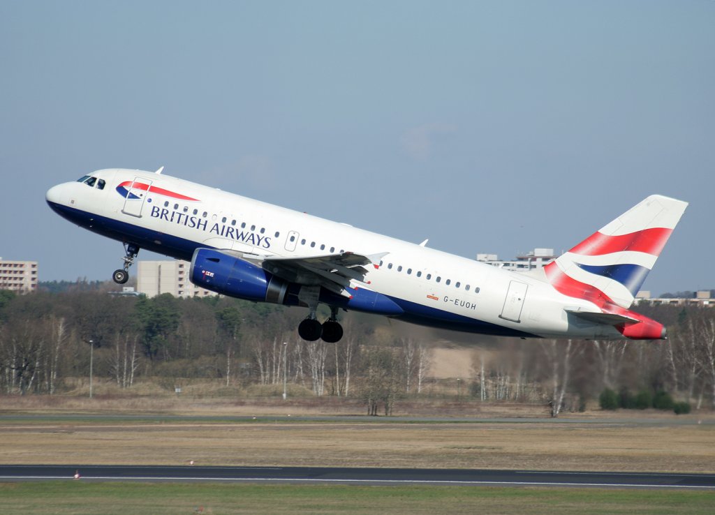 British Airways A 319-131 G-EUOH beim Start in Berlin-Tegel am 02.04.2010