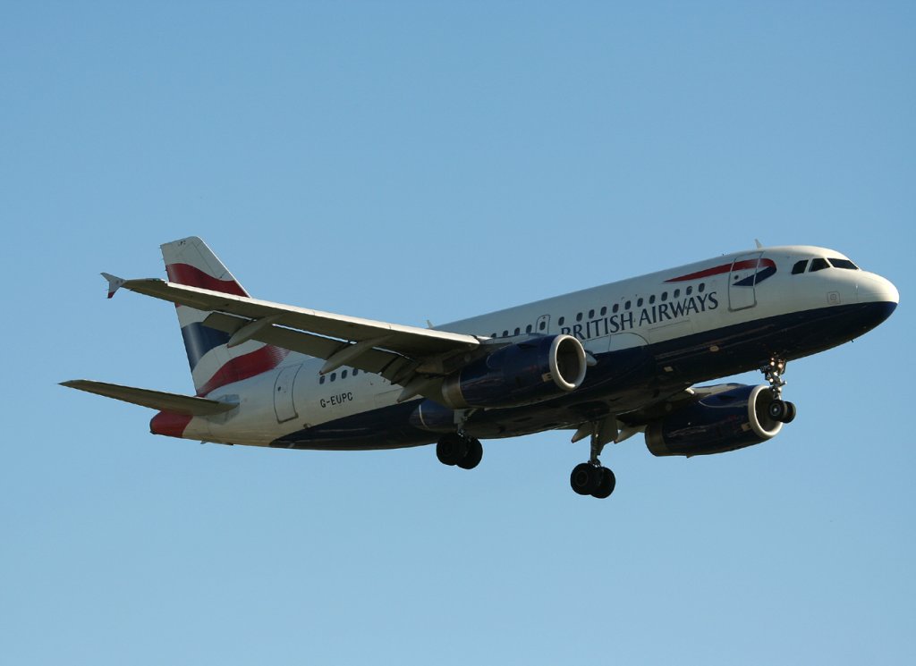 British Airways A 319-131 G-EUPC kurz vor der Landung in Berlin-Tegel am 30.09.2011