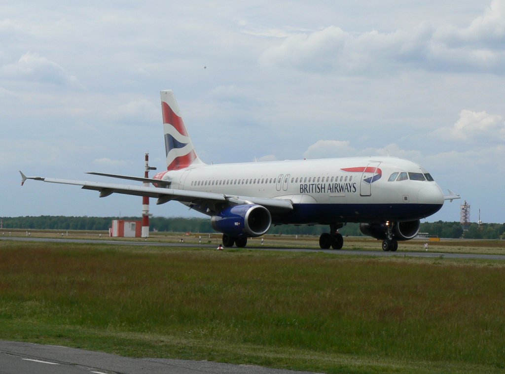 British Airways A 320-232 G-EUUN auf dem Weg zum Start in Berlin-Tegel am 27.05.2011