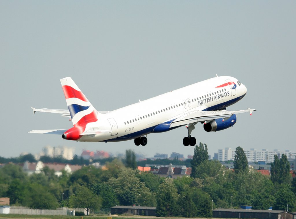 British Airways A 320-232 G-EUUT beim Start in Berlin-Tegel am 22.05.2012