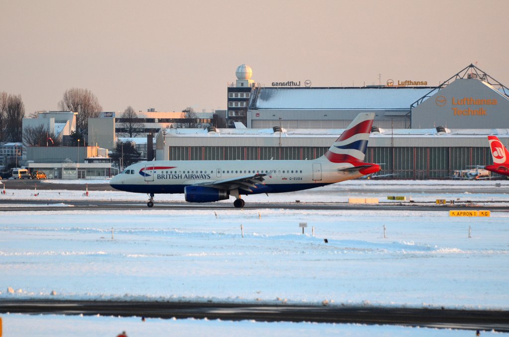 British Airways Airbus A319 G-EUOA nach der Landung in Hamburg Fuhlsbttel am 12.03.13