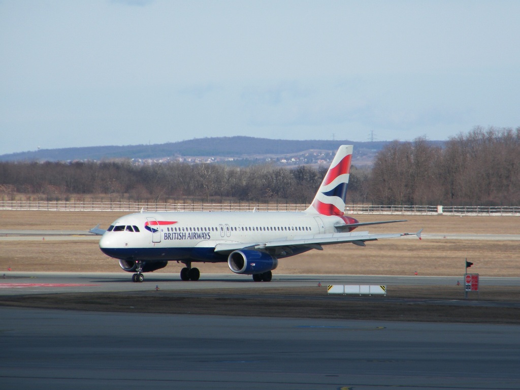 British Airways Airbus A320-232 landet am Flughafen Budapest-Ferihegy, am 25. 02. 2012. 