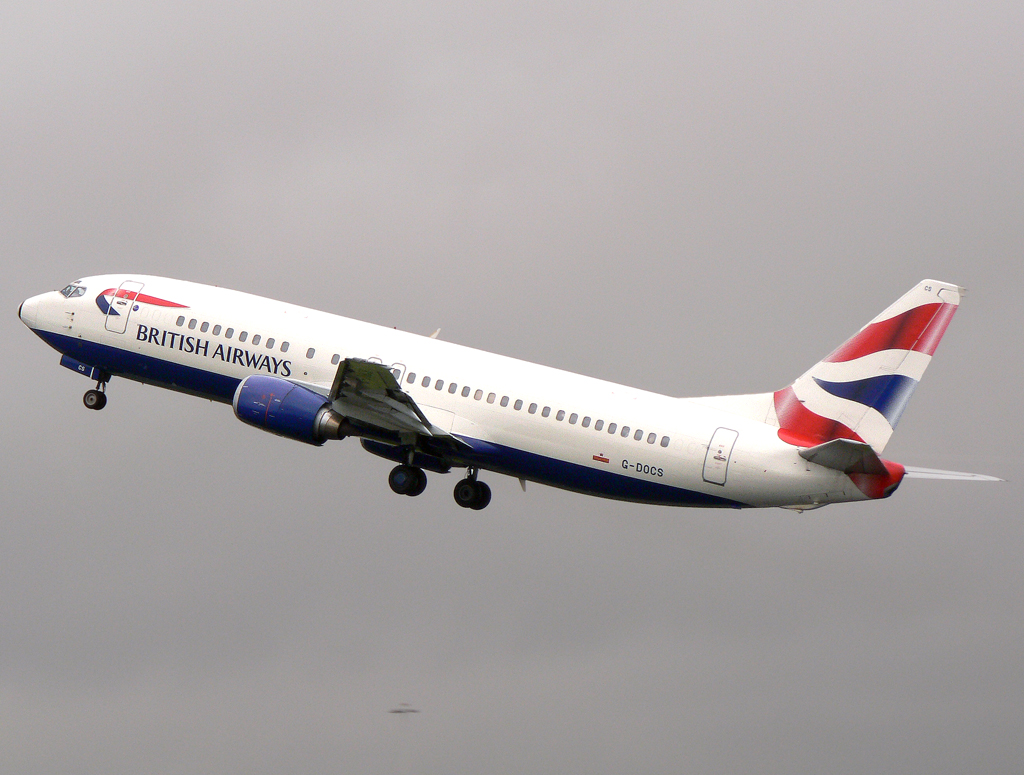 British B737-400 G-DOCS nach dem Takeoff auf 24 in AMS / EHAM / Amsterdam am 12.07.2007