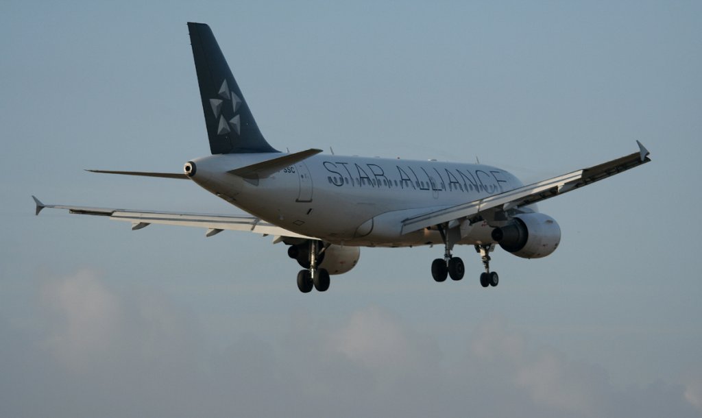 Brussels Airlines A 319-112 OO-SSC kurz vor der Landung in Berlin-Tegel am 09.03.2012