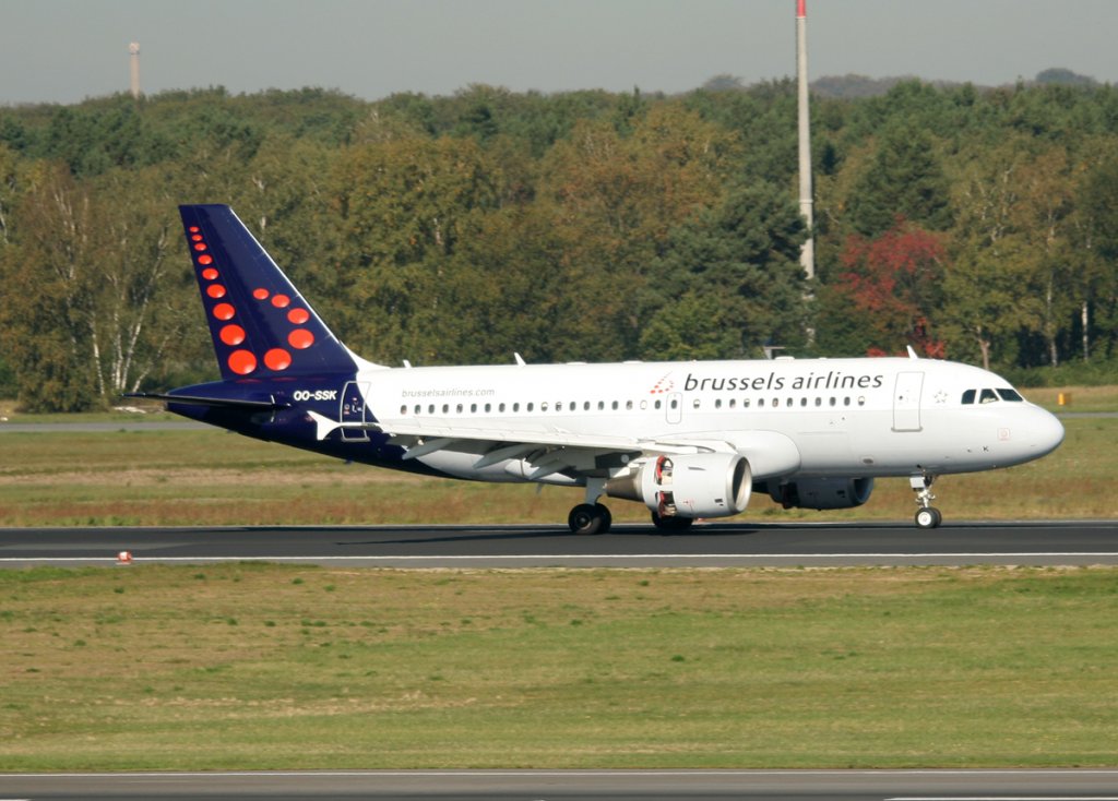 Brussels Airlines A 319-112 OO-SSK nach der Landung in Berlin-Tegel am 01.10.2011