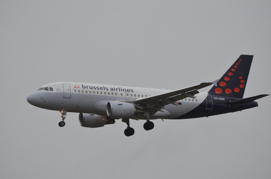 Brussels Airlines Airbus A319 OO-SSR im Anflug auf Hamburg Fuhlsbttel am 08.12.11