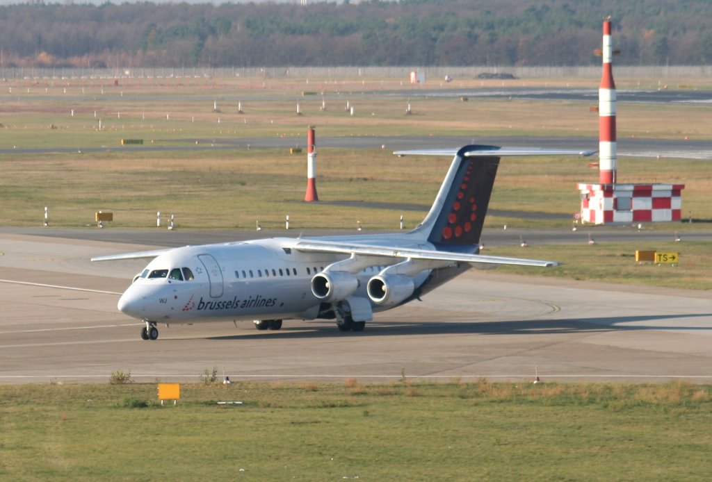 Brussels Airlines Avro Regjet RJ100 OO-DWJ bei der Ankunft auf dem Flughafen Berlin-Tegel am 21.11.2009