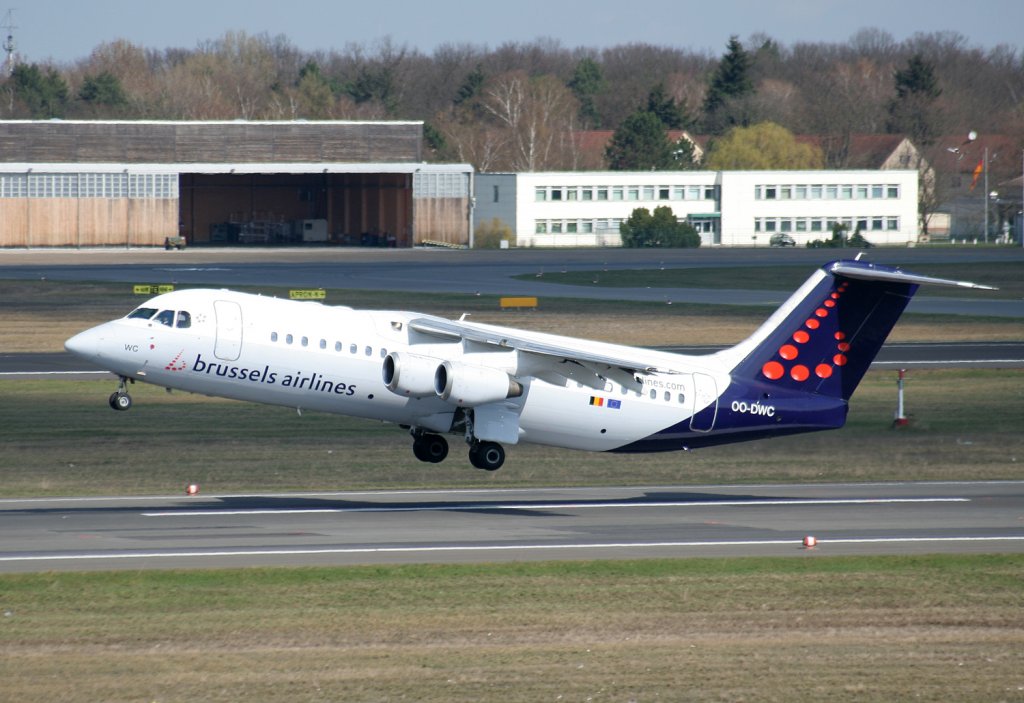 Brussels Airlines Avro Regjet RJ100 OO-DWC beim Start in Berlin-Tegel am 02.04.2010