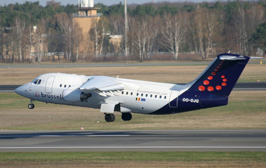 Brussels Airlines Avro Regjet RJ85 OO-DJQ beim Start in Berlin-Tegel am 02.04.2010