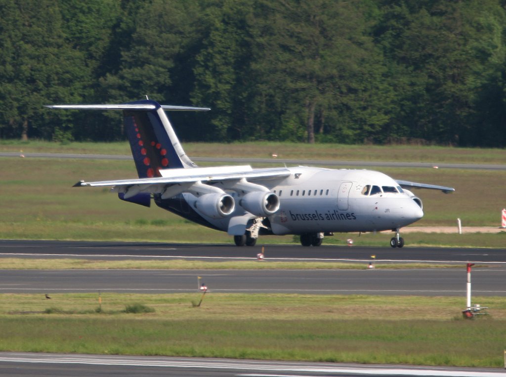 Brussels Airlines Avro Regjet RJ85 OO-DJR bei der Landung in Berlin-Tegel am 03.06.2010