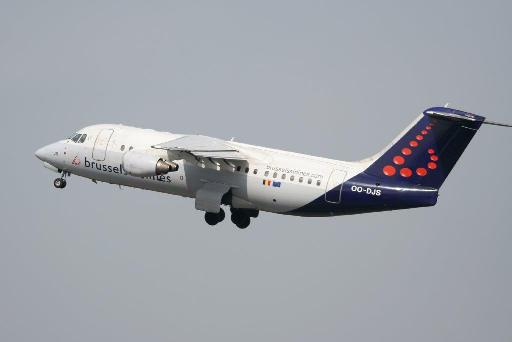 Brussels Airlines Avro Regjet RJ85 OO-DJS beim Start in Berlin-Tegel am 02.04.2011