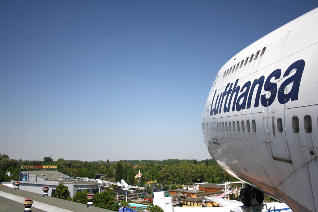 Bug
Lufthansa 
Boeing 747-230B(M) 
D-ABYM 
Speyer, Technik Museum, Germany 
25.04.11 

