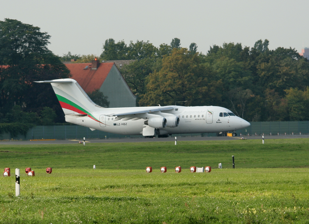 Bulgaria Air BAe 146-200 LZ-HBZ kurz vor dem Start in Berlin-Tegel am 17.09.2011